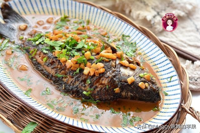 煎鱼皮怎么不会粘,煎鱼皮不破