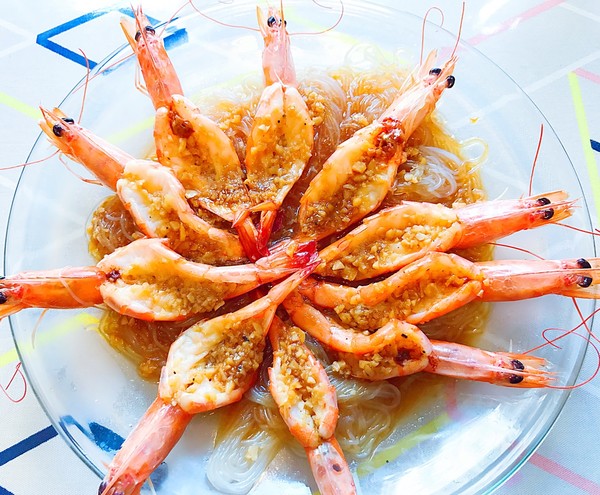 春节宴客必备：蒜蓉粉丝蒸虾，造型好味道鲜，一定能为你挣足面子