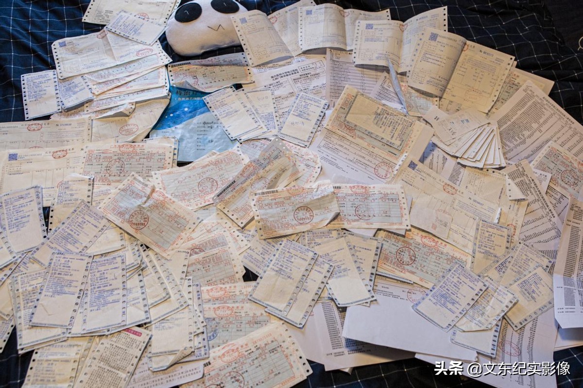 四岁男孩绝症被父母抛弃,4岁小孩患癌晚期被父亲抛弃