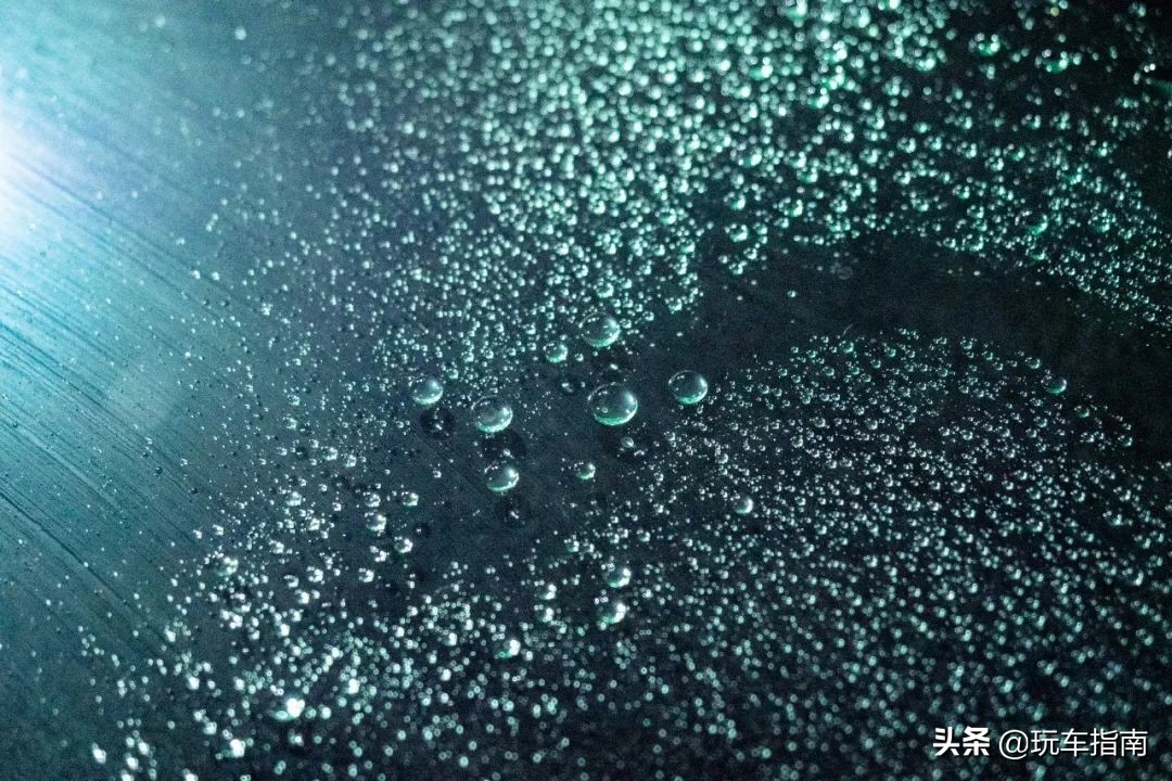 风挡玻璃又破裂?实测日本玻璃盾,石子80km/h撞击都没事?