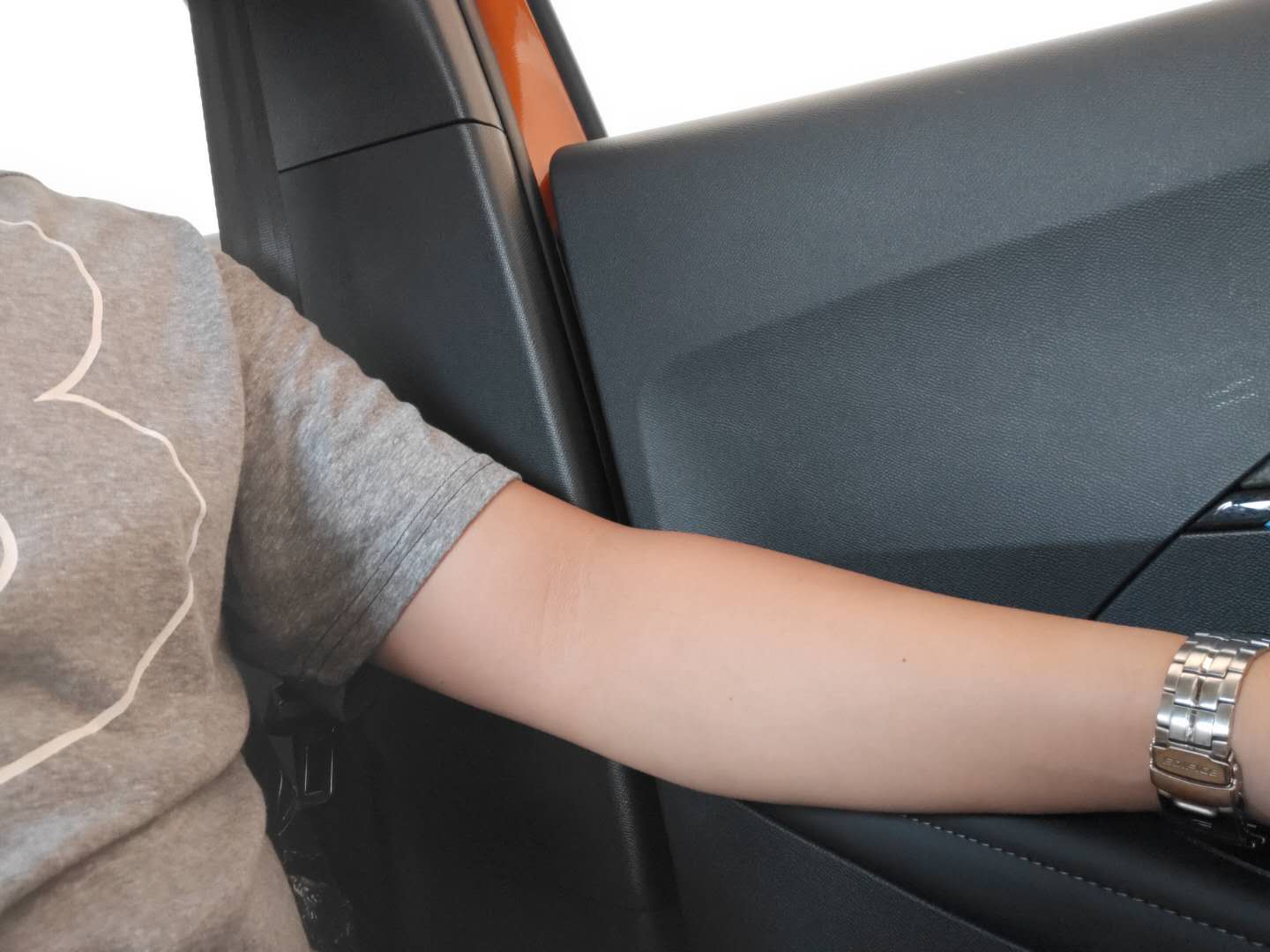 法式不屑是谁,深蓝色东风标致2008