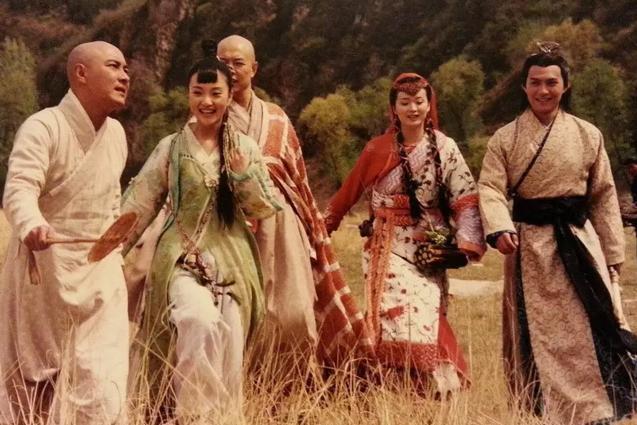 张卫健年轻光头时的颜值,凉风有信秋月无边张卫健粤语独白