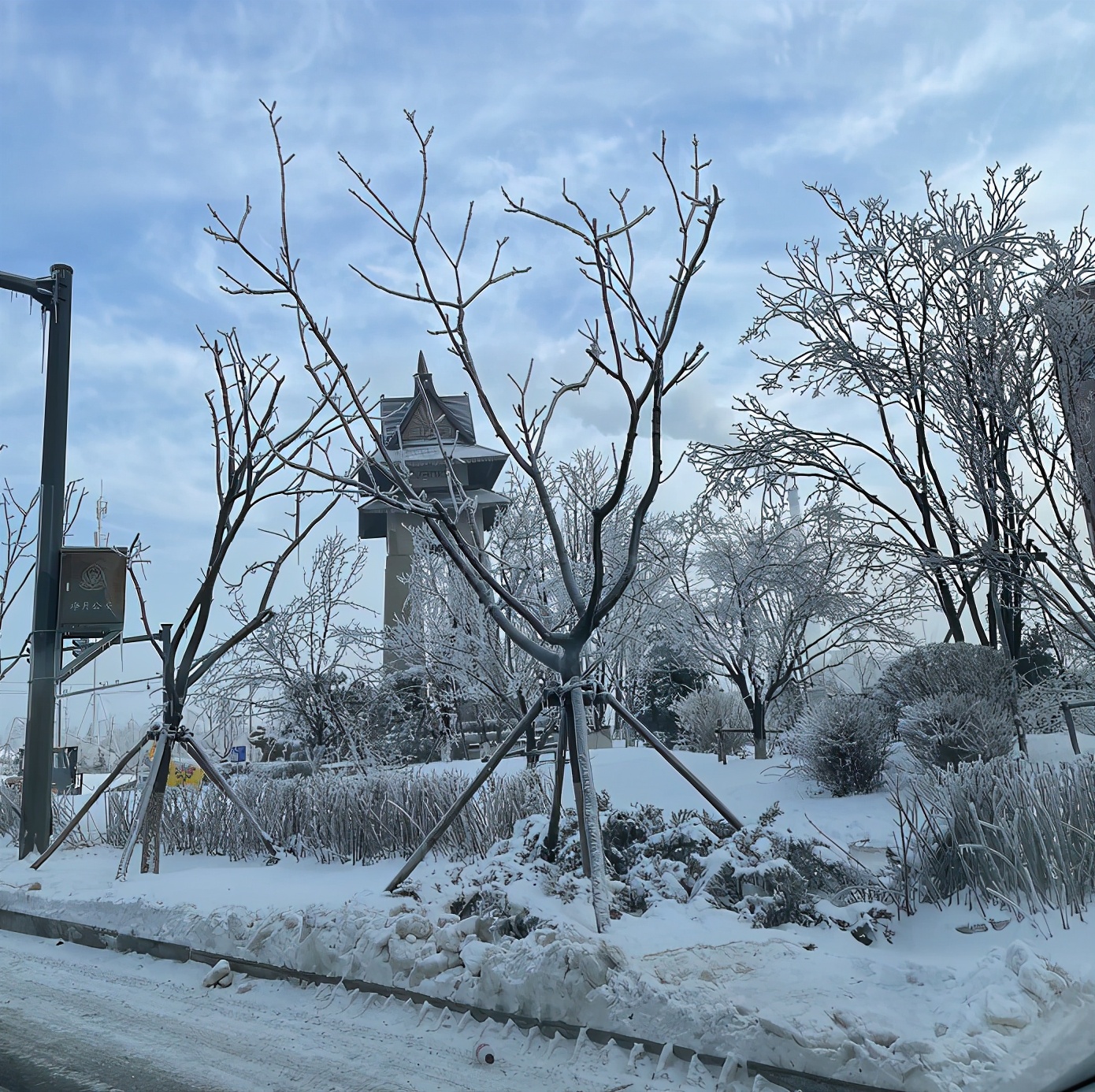 冬季雪地胎是下雪换还是零下就换,雨雪天气换上雪地胎会怎么样