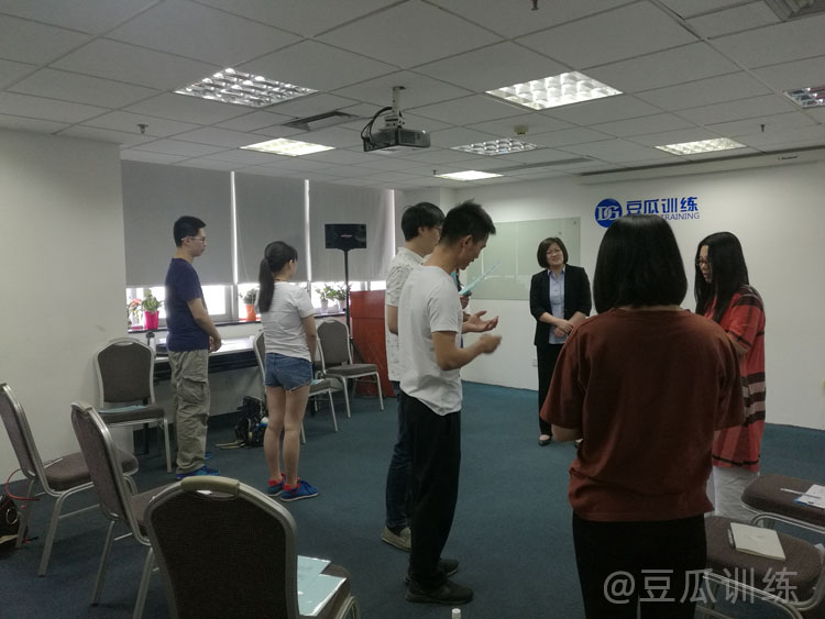 开会老是紧张声音颤抖怎么克服,如何克服开会发言紧张声音颤抖