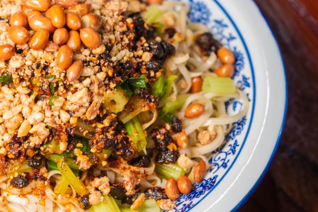 弥勒97年历史的老饭店，传了四代人，穿开裆裤小娃吃成了老头