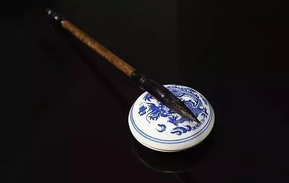 不过100元的毛笔还是不错的！花这点钱买5支不心疼，能写3000字