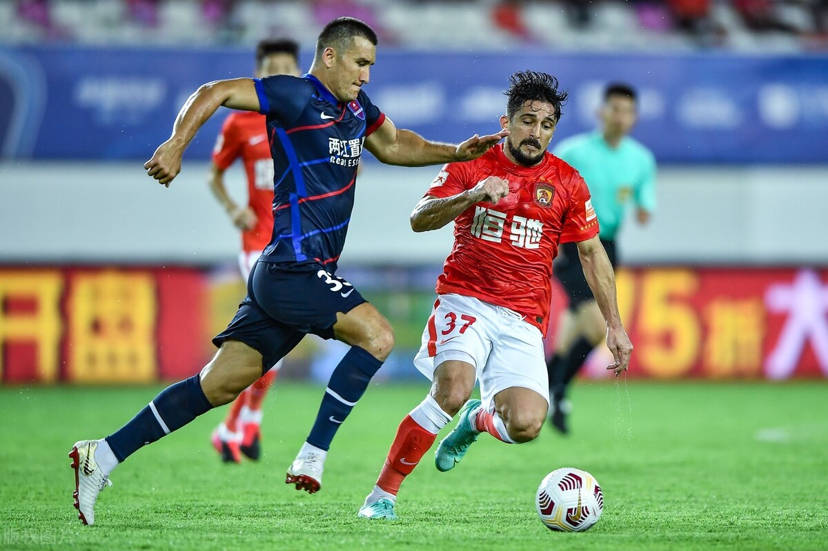 和尹鸿博一起被里皮培养的球员,尹鸿博金敬道吴曦