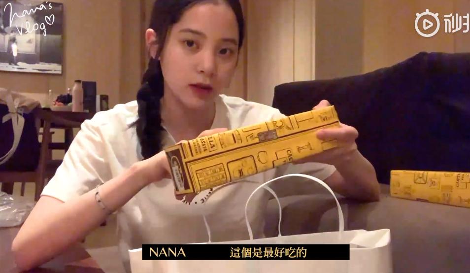 钟楚曦代言的零食,钟楚曦王霏霏西服撞衫