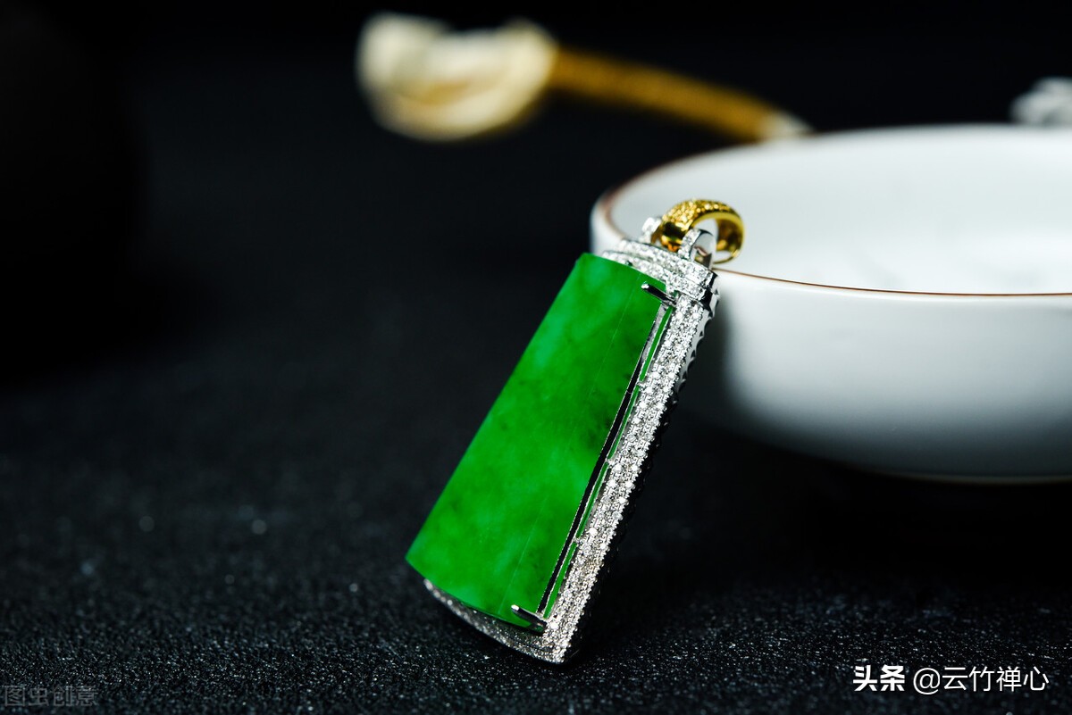 b+c货翡翠鉴别特征,染色翡翠是b货还是c货