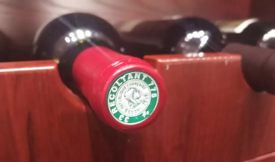 辨别正宗红酒真假的小技巧,怎样鉴别葡萄酒真假的简单方法