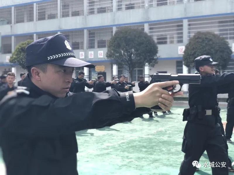 特警的青春剧,警察青春视频