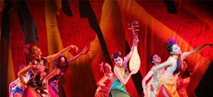 从灰姑娘逆袭成倾世皇妃的张丽华,貌若天仙却背上红颜祸水的骂名