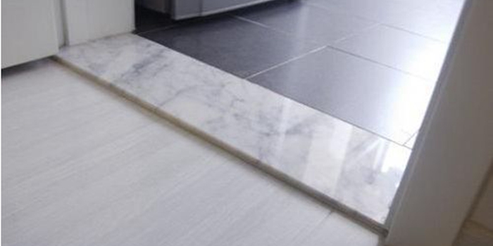 家装门槛石下面需要放什么,门槛石最好的装修方法