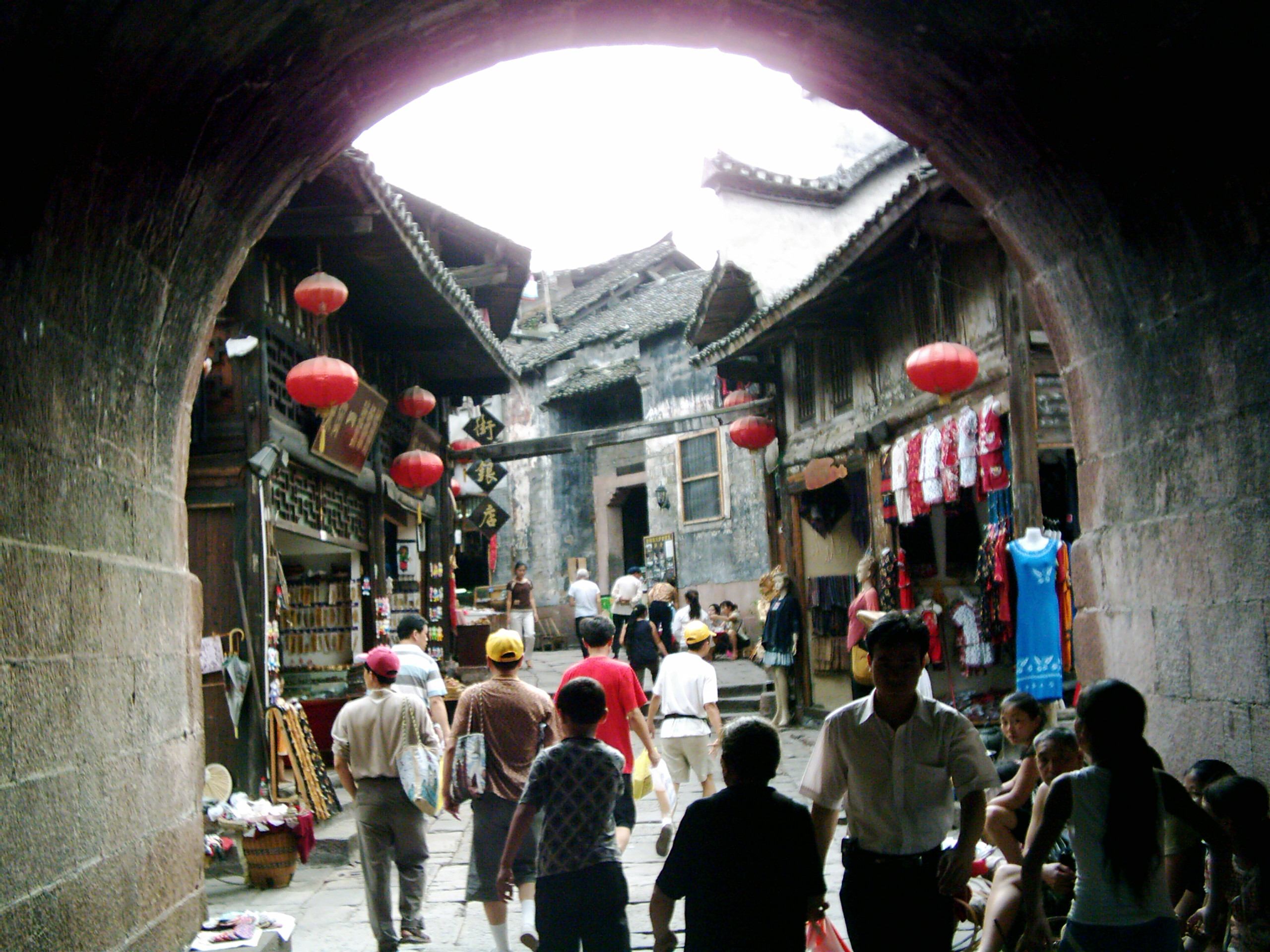 凤凰古城下雨值不值得去,长沙凤凰古城值不值得买