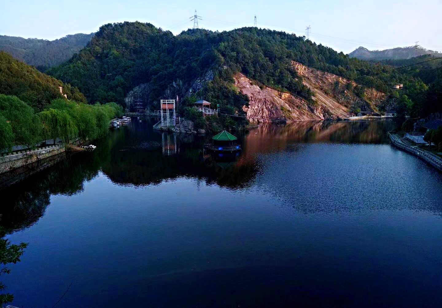 龟峰山天下第一龟照片,这座山长得像什么