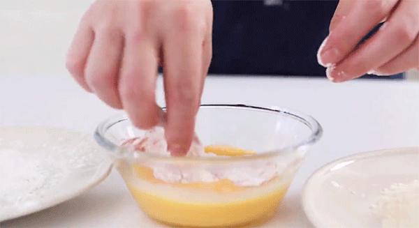 在家自制香酥炸鸡排，金黄酥脆，外酥里嫩，比吃肯德基还过瘾