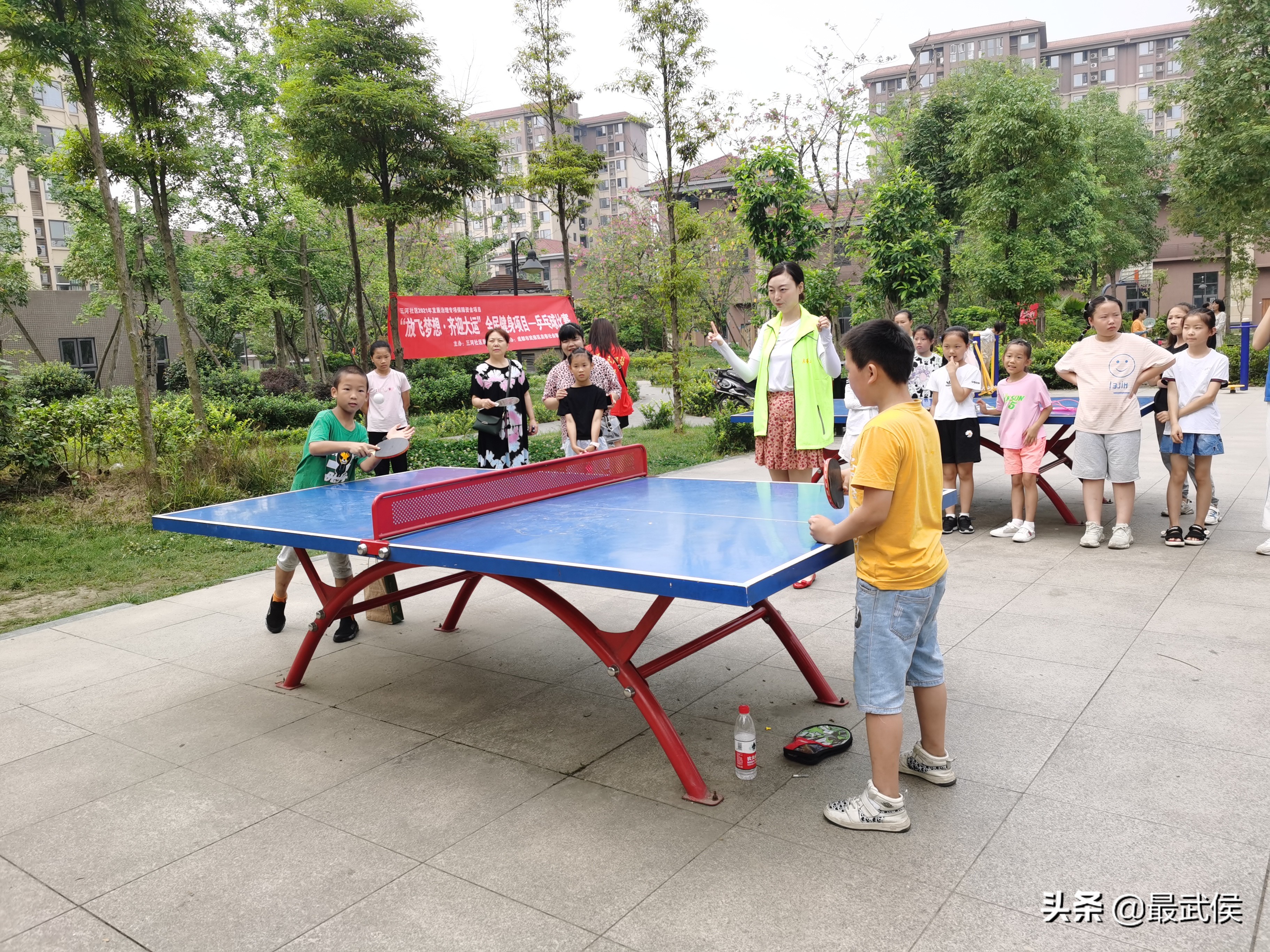 乒乓球趣味跳绳,跳绳运乒乓球