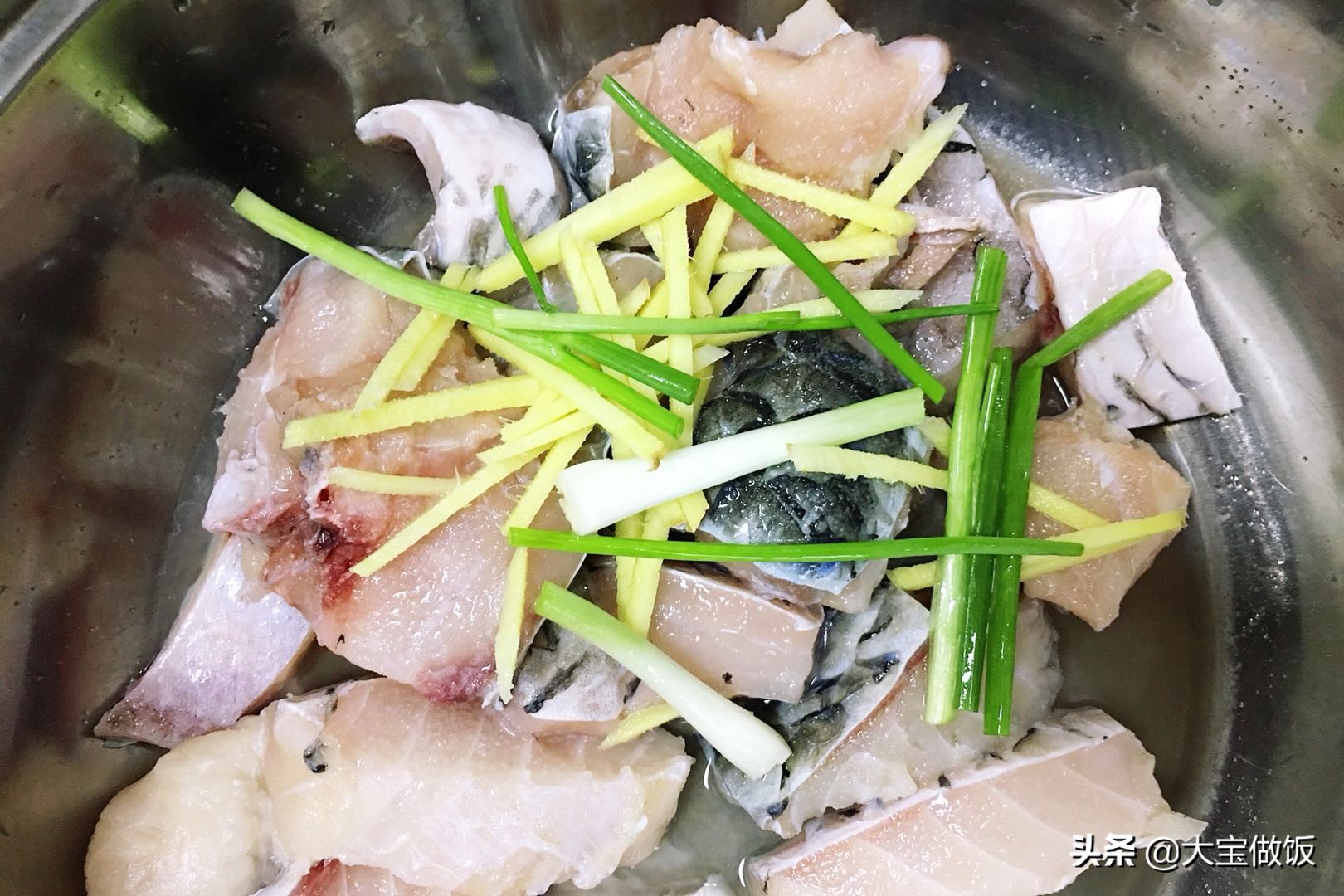 冷冻过的河鱼怎么烧没有土腥味,冰冻鱼怎么煮白汤