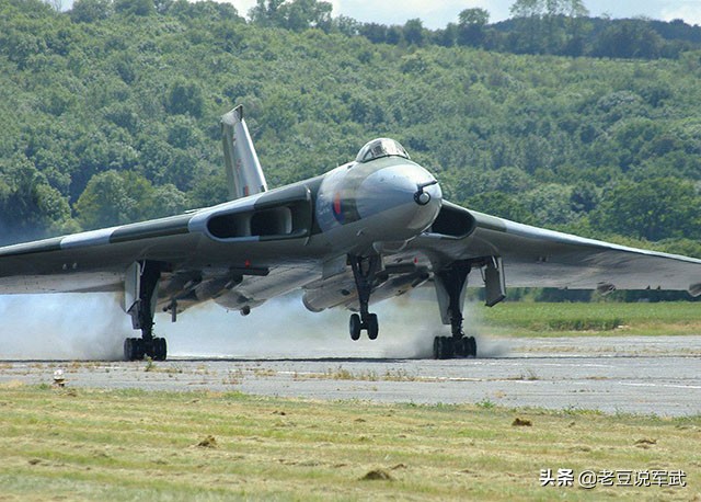 英国轰炸机v型,英国3v轰炸机