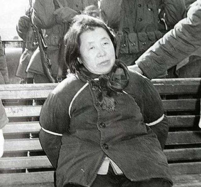 80年代第一贪污犯：7年贪污50.7万元，被判死刑，临刑前还喊冤