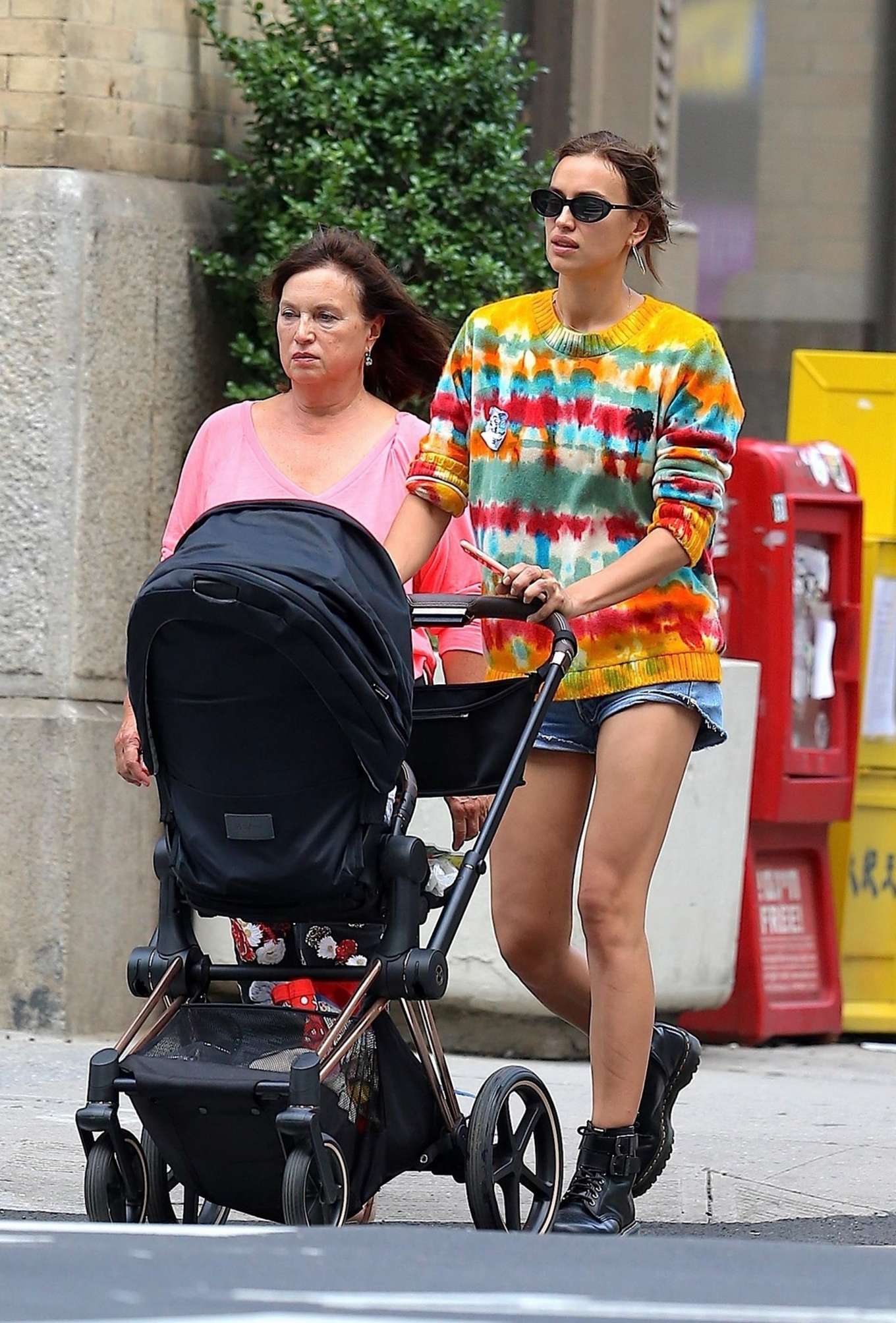 伊莲娜库珀惊艳写真,伊莲娜库珀街拍