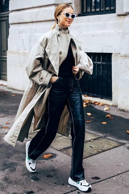 穿皮裤怎么搭配上衣相关视频,皮裤配什么鞋子比较好看