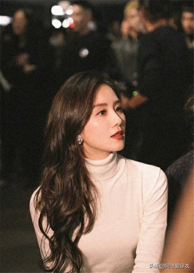 30-40岁女人适合的发型蛋卷烫,脸型小的烫什么发型好看40岁女人