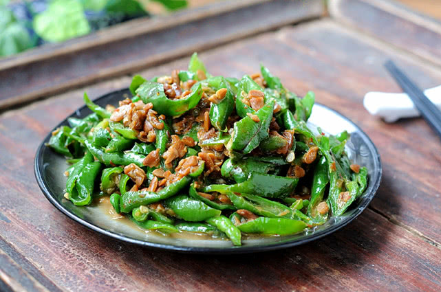 辣椒应该怎么炒才不辣,辣椒和小米辣怎么炒