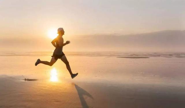 崴脚不当回事小心遗憾终生,崴脚时踝关节容易损伤的位置