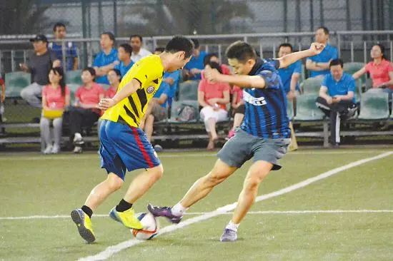 足球防人小技巧,足球后卫防人必学十大技巧