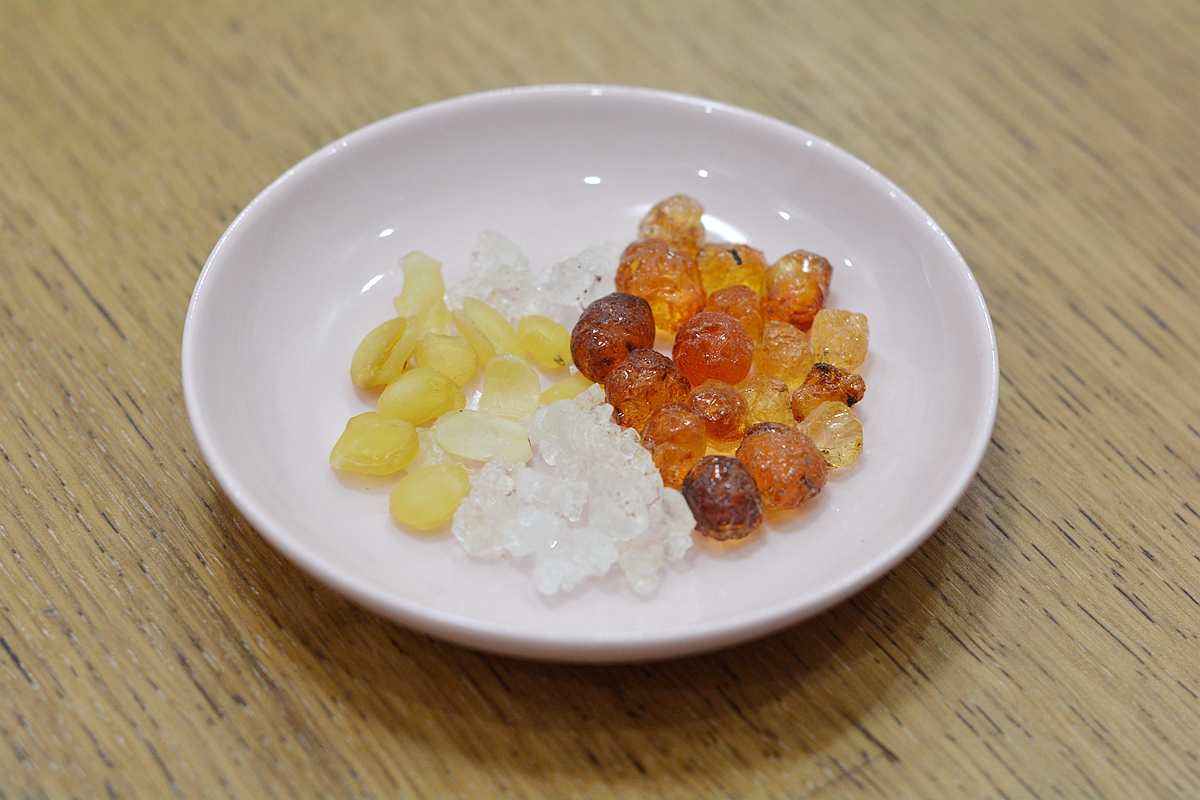 女士喝的桃胶,熬制桃胶羹