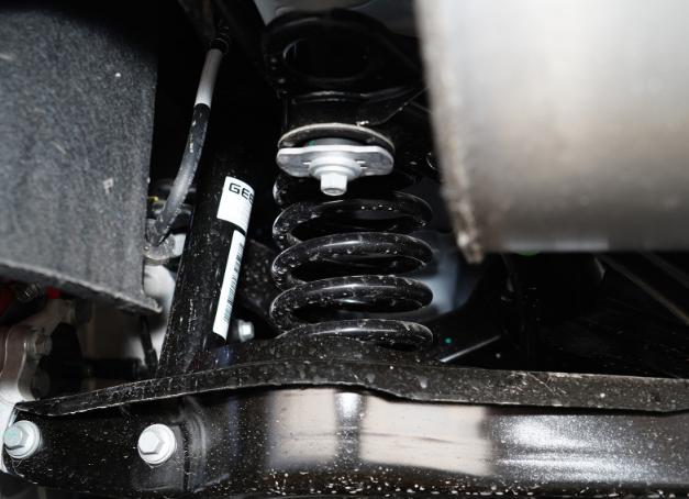 一名资深的轿跑车，238马力+爱信8AT，销量却如此不堪