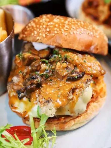 最正宗的纽约汉堡 (纽约神级汉堡在上海排队)