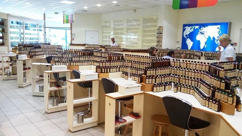 Chanel最新款香水原料诞生地,竟然就藏在这个中世纪小镇!