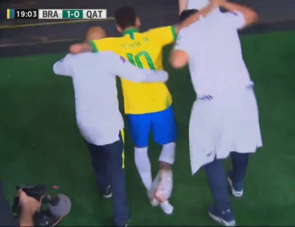 内马尔右脚受伤单脚跳视频,内马尔受伤情况最新