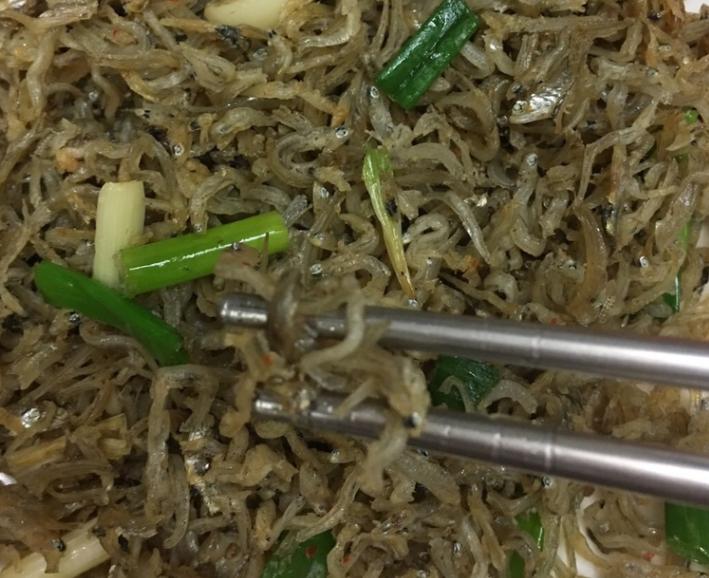 整条晒干的鱼干怎么做好吃又简单,丁香鱼和小银鱼干哪个营养高