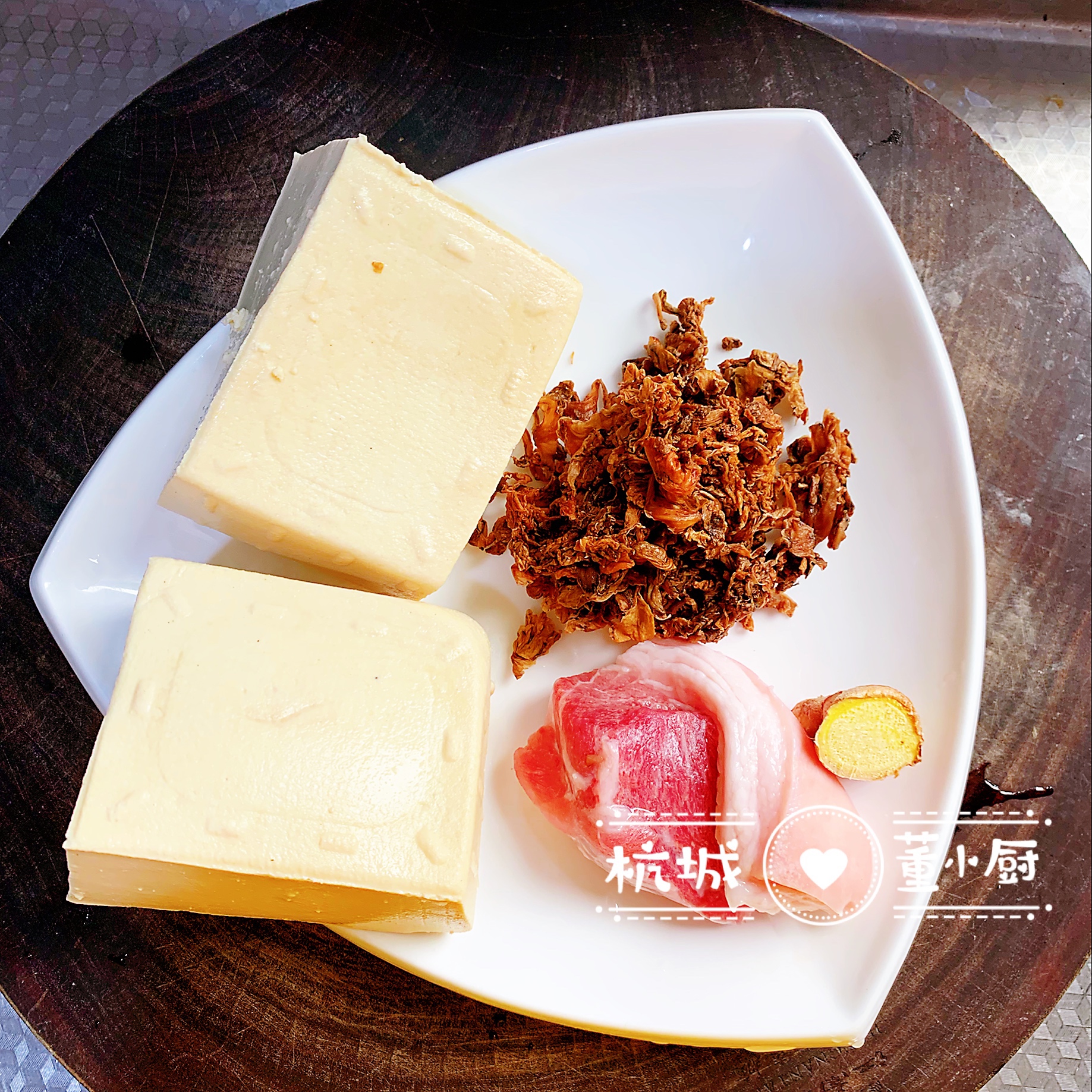 腌菜煨豆腐的做法图片,排骨腌菜烧豆腐的做法大全