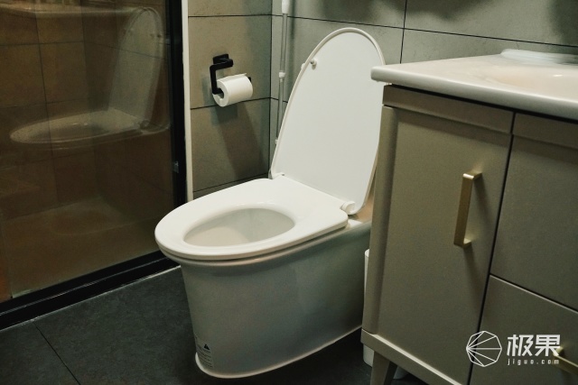 新型永不堵塞节水马桶,换一个智能马桶