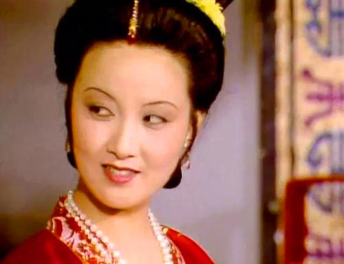 薛蟠出门经商宝钗让谁住进大观园,薛蟠给林黛玉配药是真的吗