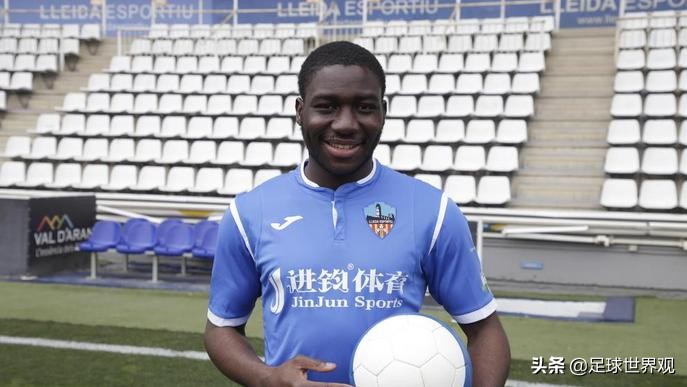 前拉玛西亚锋霸离队三年竟跳水式下滑，23岁已踢不上职业