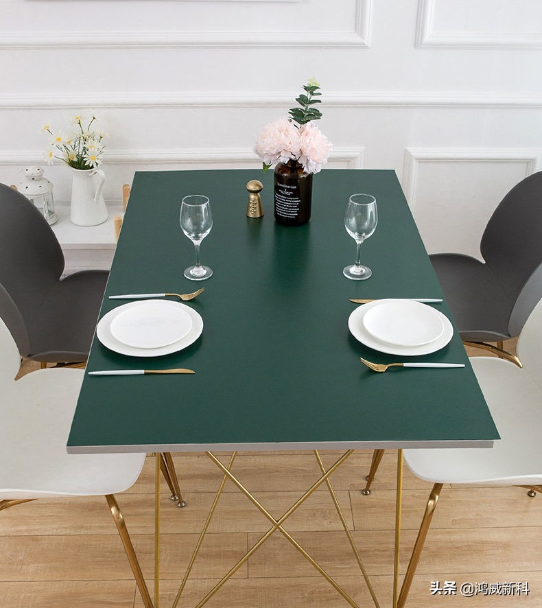 怎么找回用餐的仪式感？把皮革铺在餐桌上