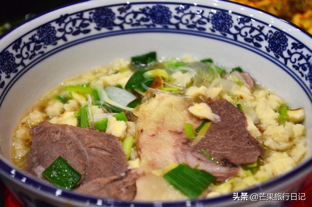 西安的繁华是任何城市不能比的,西安城市被誉为天府之国