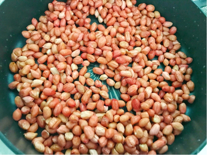 炒过的整个花生米返潮了怎么办,炒花生的盐可以反复炒几次