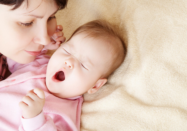 宝宝睡眠日夜颠倒如何调整,宝宝睡眠一直日夜颠倒