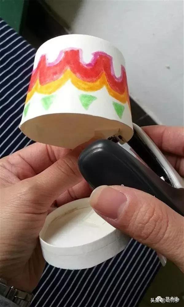 一次性杯子创意手工变废为宝,一次性杯子手工风车简单的做法