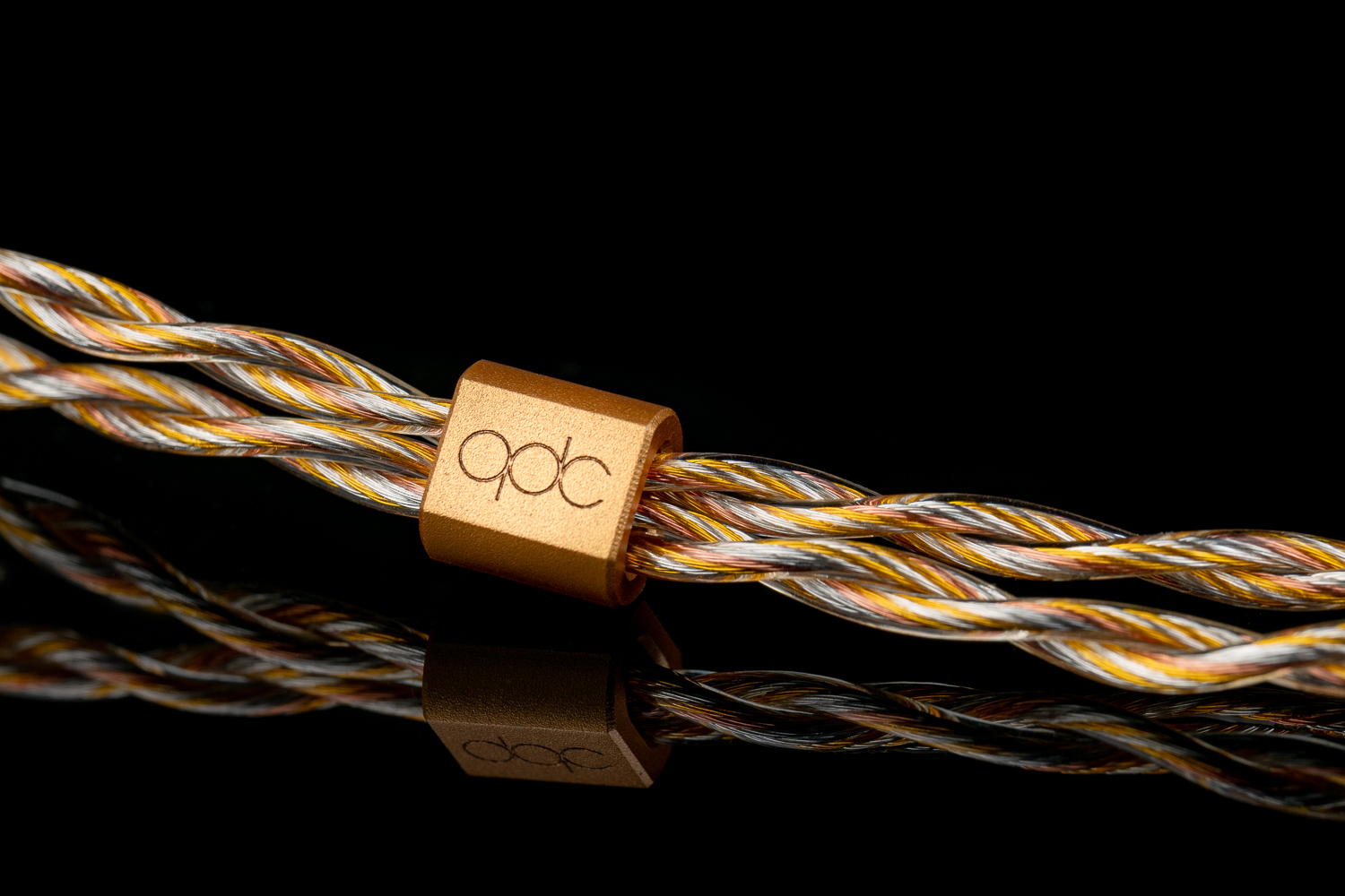 名为“魔”圈，却依然一本正经，qdcDmagic听感简析