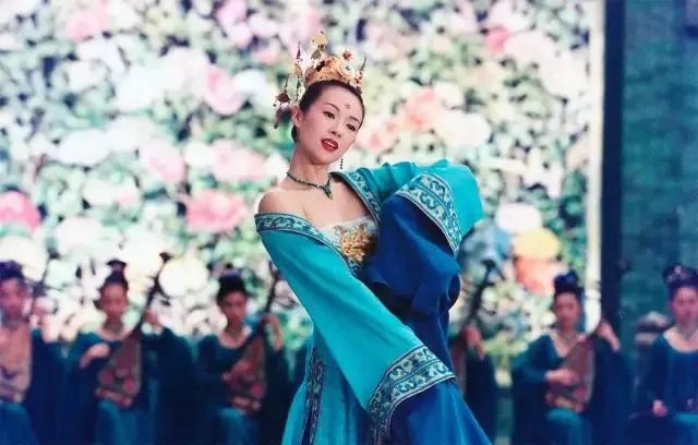 护士小姐用5毛钱的易拉罐，随手一剪猛翻千万倍，网友：手艺牛逼