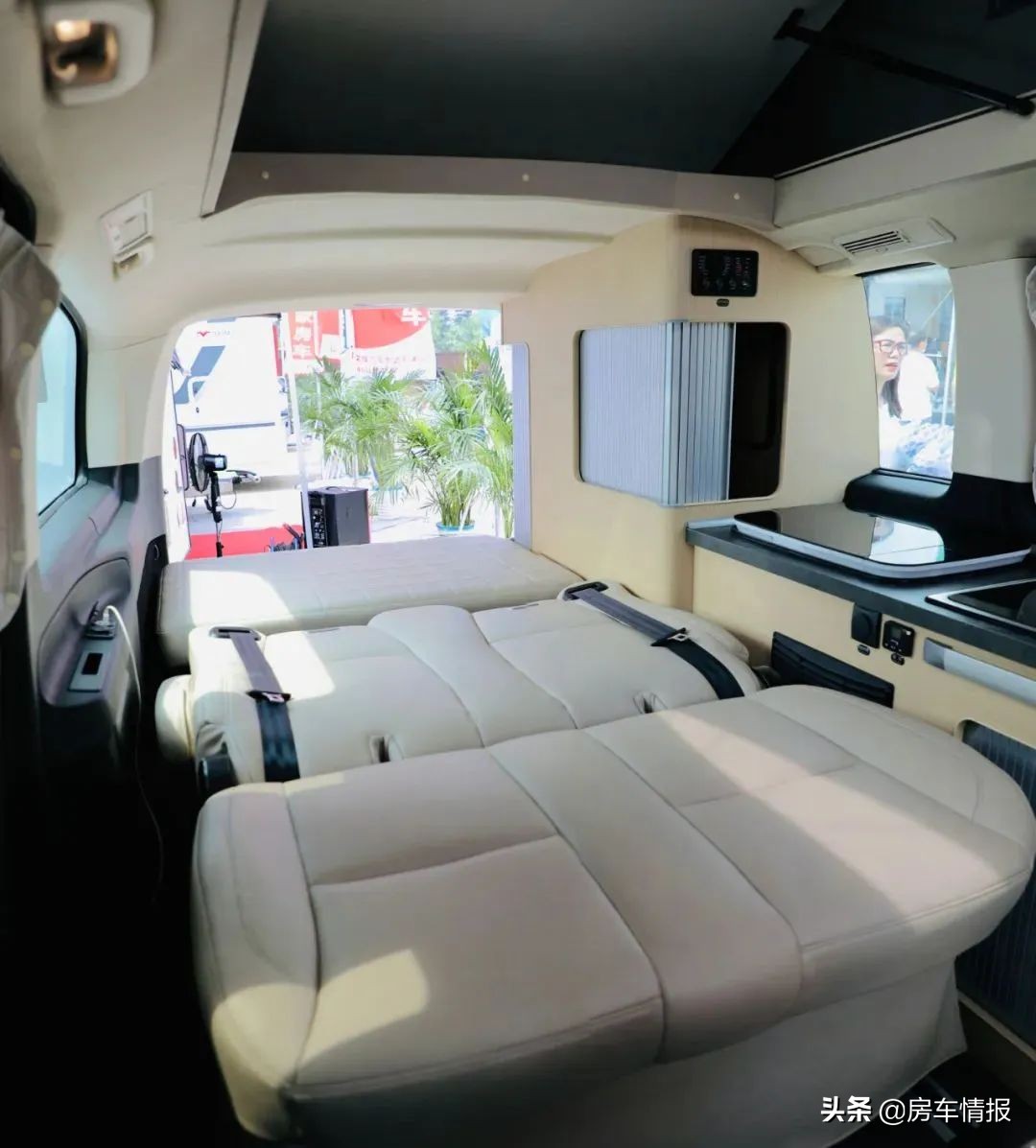 奔驰房车顶级新款,奔驰armadillo越野房车价格