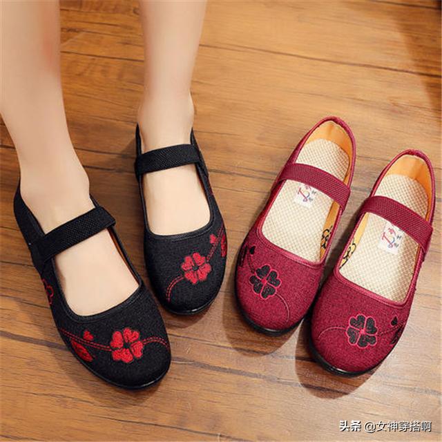 今年最流行的小白鞋崩口鞋,好穿不过奶奶鞋复古优雅还舒服