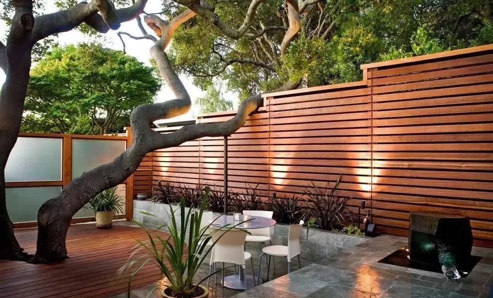 花园怎么布局才会有层次感,露台花园如何分休闲区和种花区